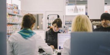 Ścieżki kariery farmaceutów – jakie zmiany w farmacji niesie ze sobą pandemia?