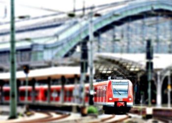 Funkcjonariusz Straży Ochrony Kolei - specyfikacja zawodu, wymagania, zarobki