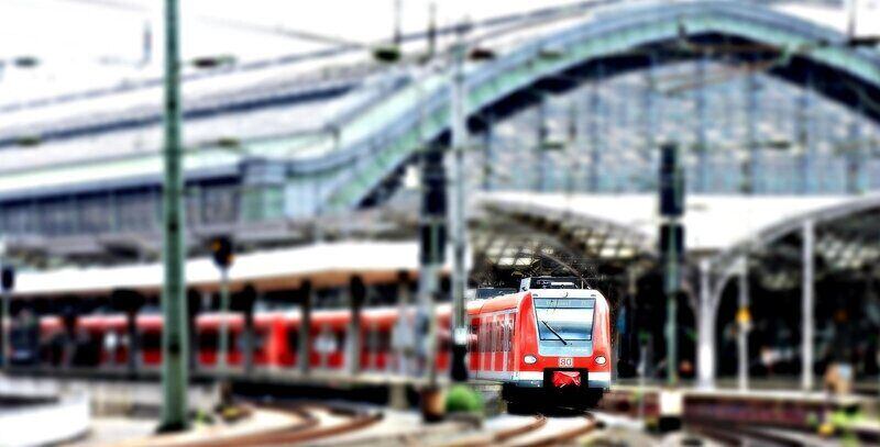 Funkcjonariusz Straży Ochrony Kolei - specyfikacja zawodu, wymagania, zarobki