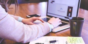 Stenograf - specyfikacja zawodu, wymagania, wynagrodzenie