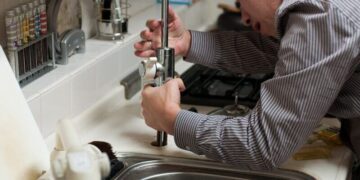 Hydraulik - specyfikacja zawodu, wymagania, wynagrodzenie