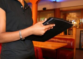 Kelner / Kelnerka - specyfikacja zawodu, wymagania, wynagrodzenie