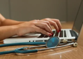 Lekarz - zarobki w Krakowie - sprawdzamy!