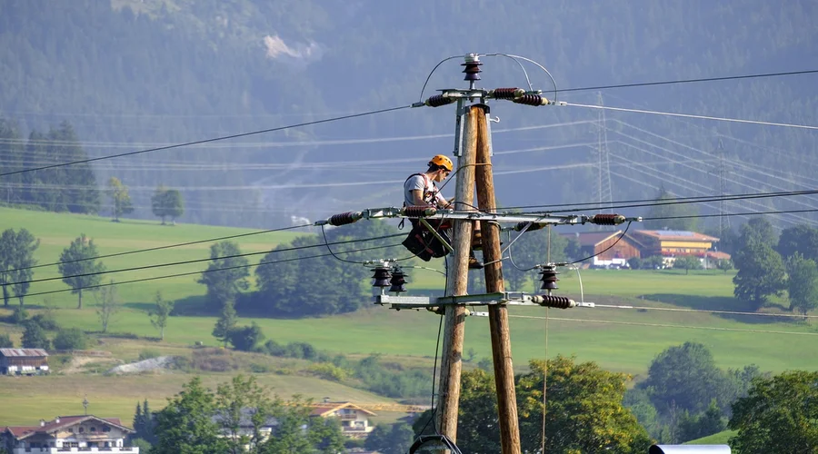 Elektryk na wysokości