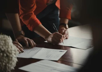 Jakie prawa przysługują pracownikowi podczas okresu wypowiedzenia?