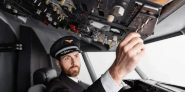 Ile zarabia pilot samolotu?, fot. HayDmitriy, Vista Create