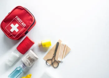 Jak wyposażyć gabinet lub firmę w materiały medyczne - co daje dobra hurtownia medyczna