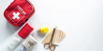 Jak wyposażyć gabinet lub firmę w materiały medyczne - co daje dobra hurtownia medyczna