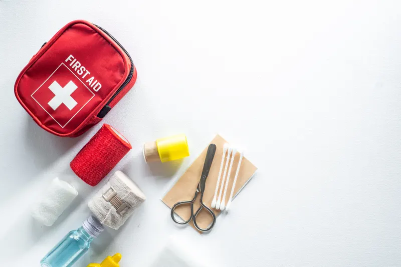 Jak wyposażyć gabinet lub firmę w materiały medyczne - co daje dobra hurtownia medyczna